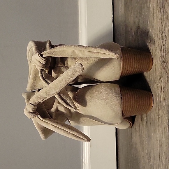 Cute Stone Colored Suede-like Boots with Knot Accents on the backs--size 8.5 - Picture 8 of 8